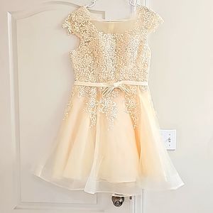 Cream colored dress size 8
